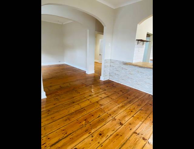 2 BEDROOM HOUSE RENTED IN RICHMOND HILL
